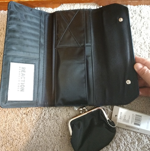 Kenneth Cole Wallet - Picture 3 of 6